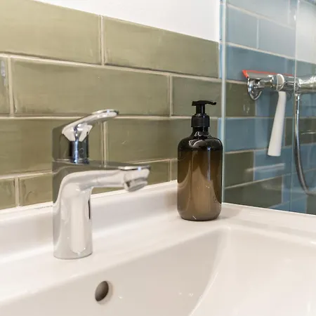 Modernes Hostel, In Shared Apartment, Wyba Living Homestay *